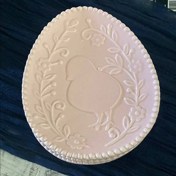 Lavender Egg-Shaped Plate with Chick Design - Picture 2 of 7